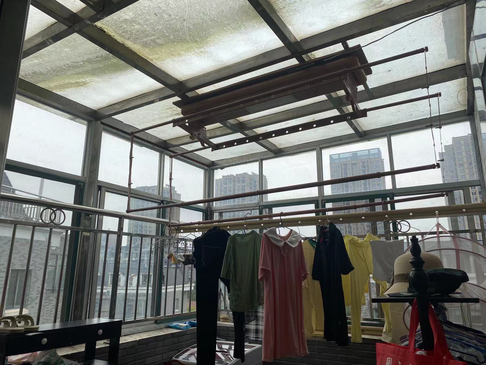 海创明珠花园 5室2厅2卫 80.0万 海创明珠花园 5室2厅2卫 80.0万客厅