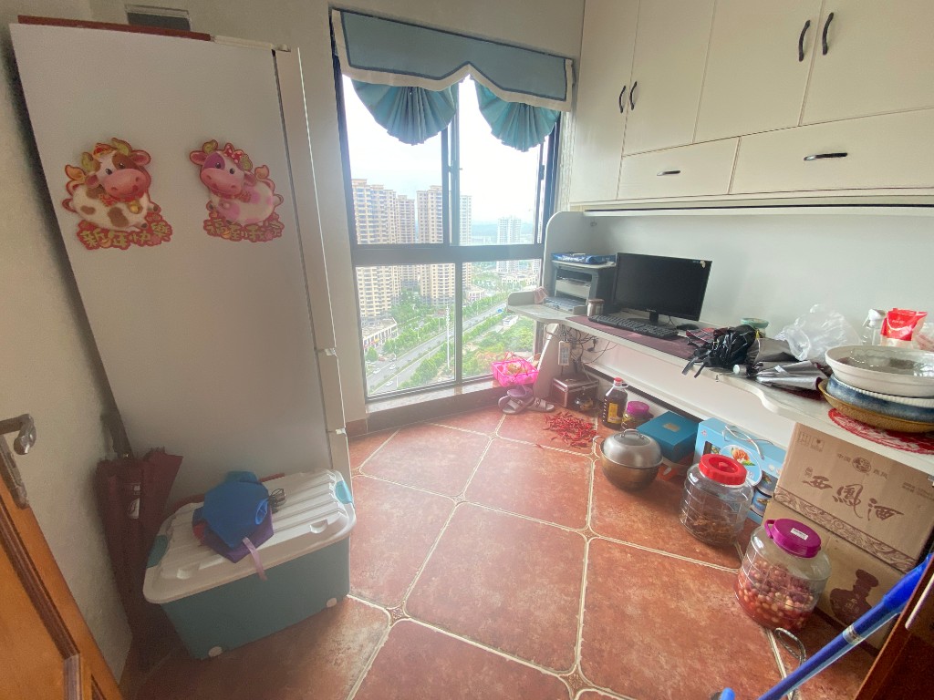 三一歌雅郡 4室2厅1卫 88.0万 三一歌雅郡 4室2厅1卫 88.0万客厅