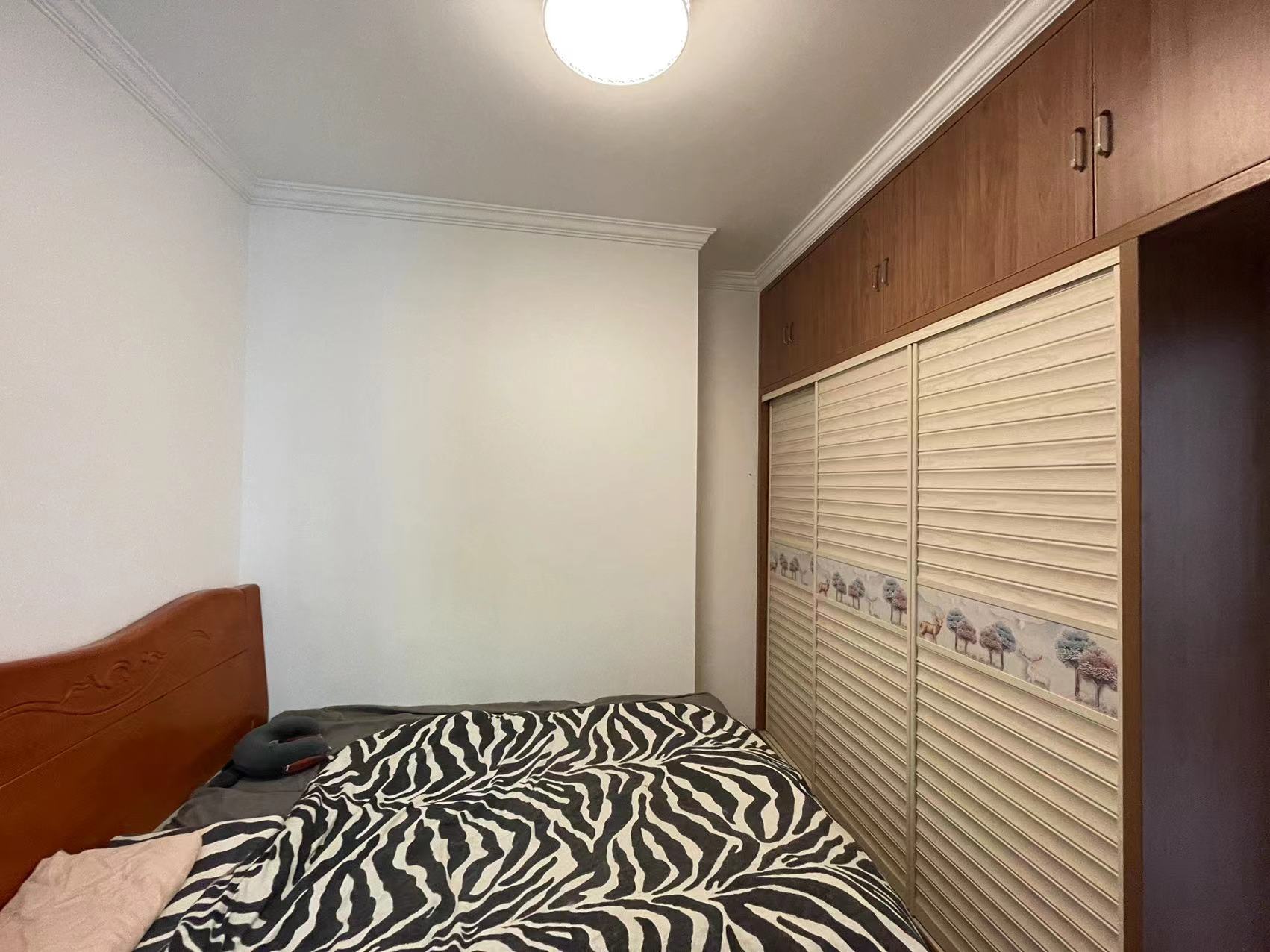 泰山公馆 2室2厅1卫 56.8万 泰山公馆 2室2厅1卫 56.8万客厅