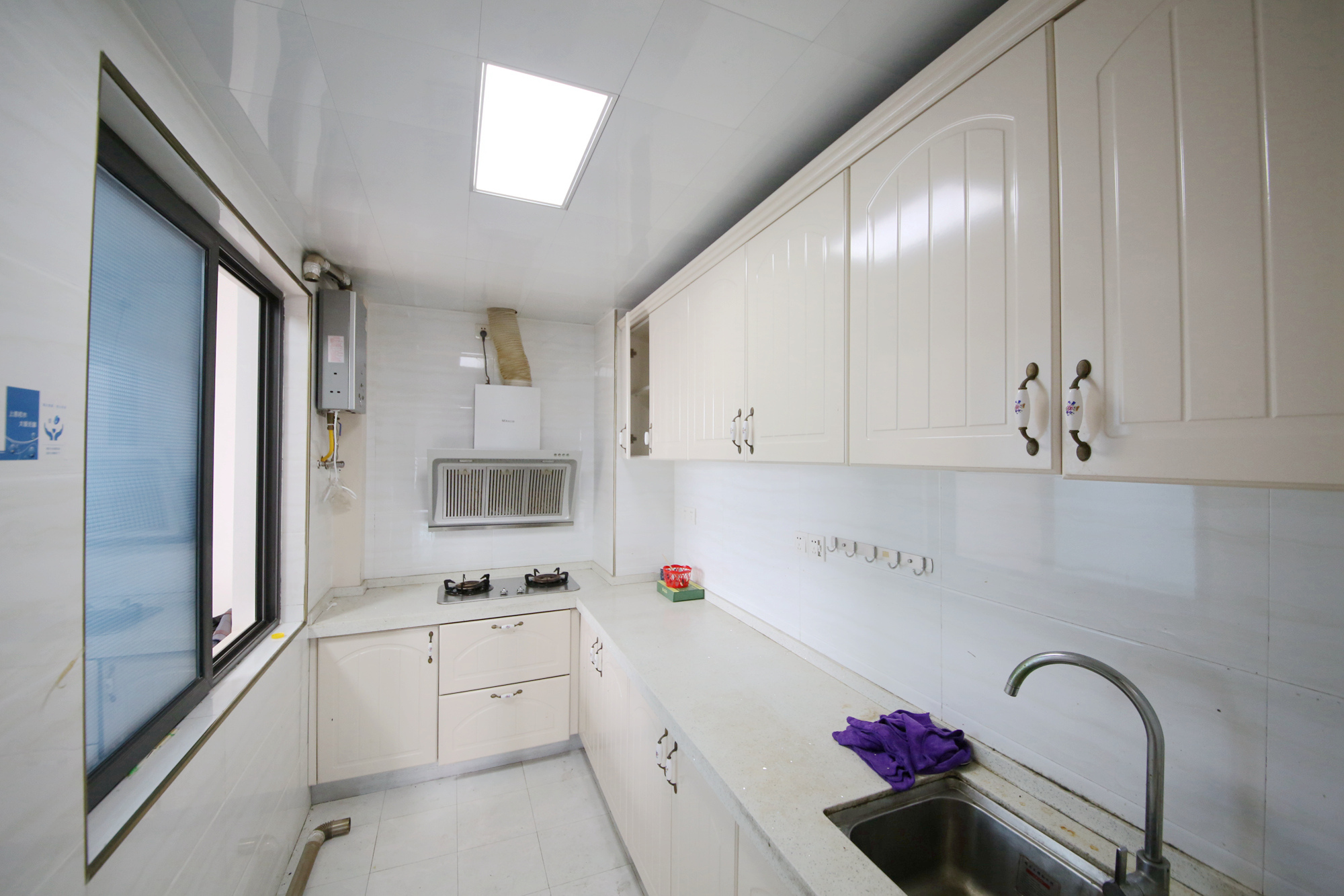 华城广场  2室2厅1卫    98.0万厨房