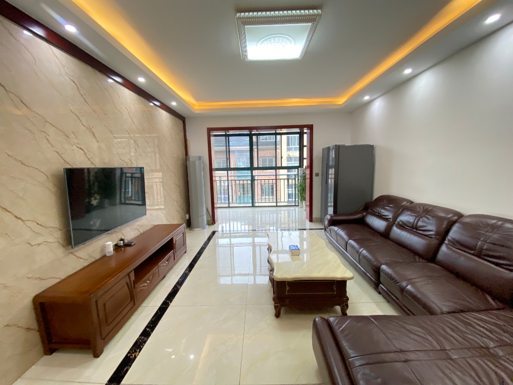 玫瑰名城玫瑰园  3室2厅1卫    68.0万 玫瑰名城玫瑰园  3室2厅1卫    68.0万客厅