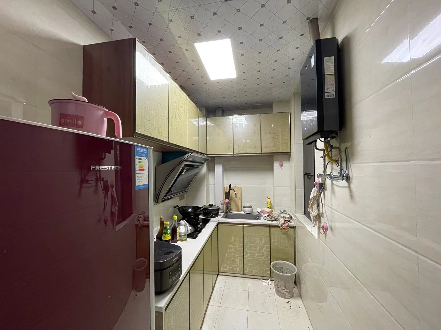 泰山公馆 2室2厅1卫 56.8万 泰山公馆 2室2厅1卫 56.8万客厅