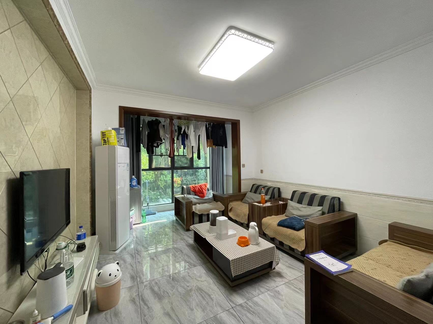 泰山公馆 2室2厅1卫 56.8万 泰山公馆 2室2厅1卫 56.8万客厅