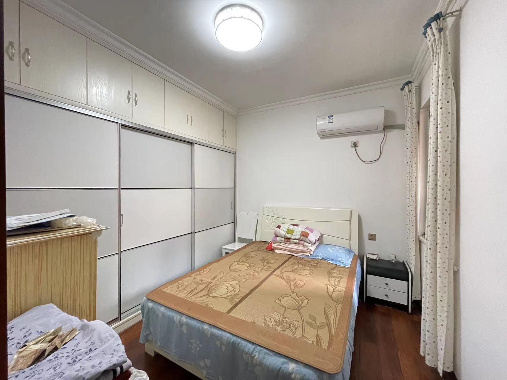 凯旋名门人民中路1006号 3室2厅1卫 68.8万 凯旋名门人民中路1006号 3室2厅1卫 68.8万客厅