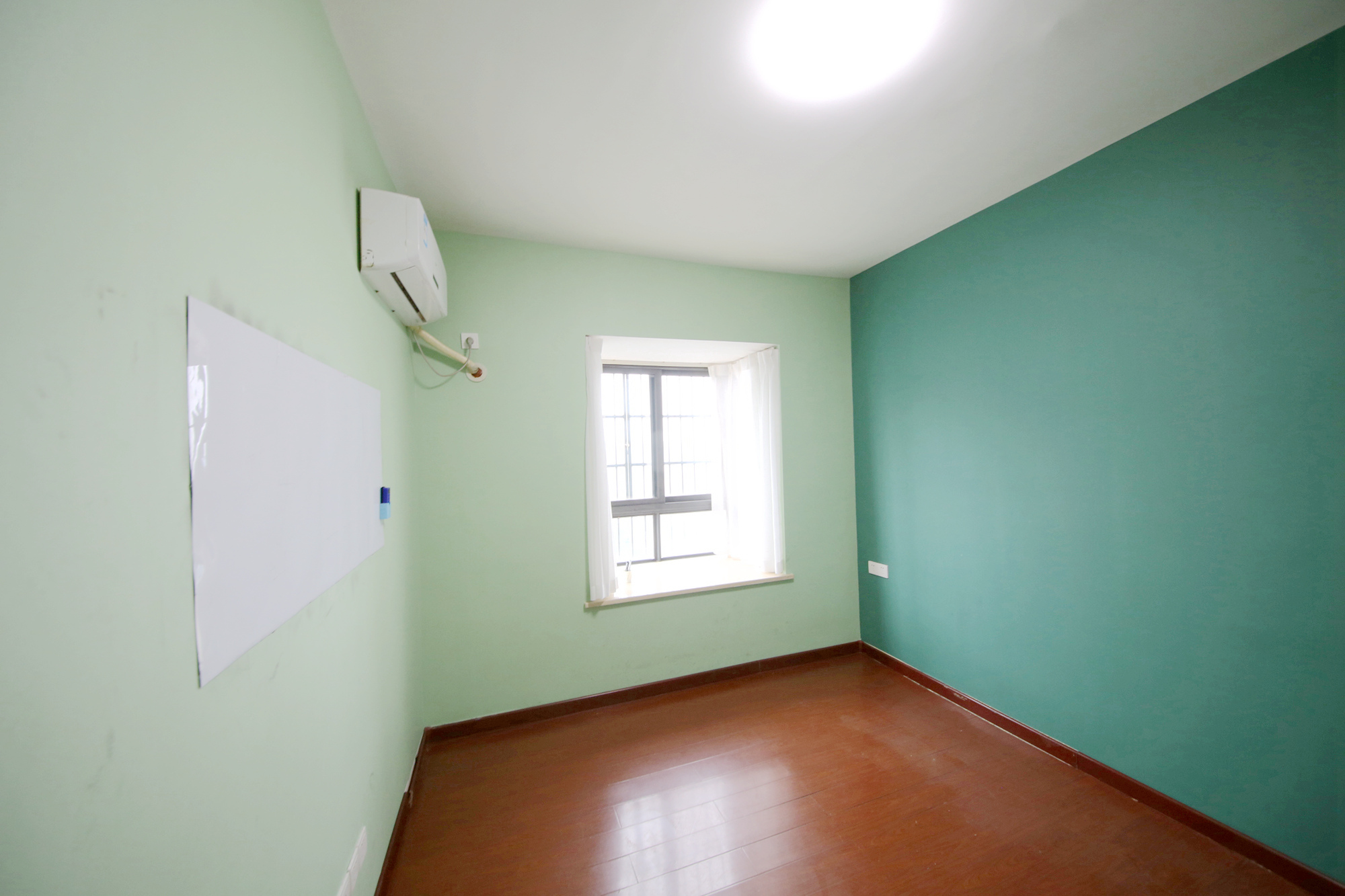 华城广场 2室2厅1卫 98.0万 华城广场 2室2厅1卫 98.0万卧室