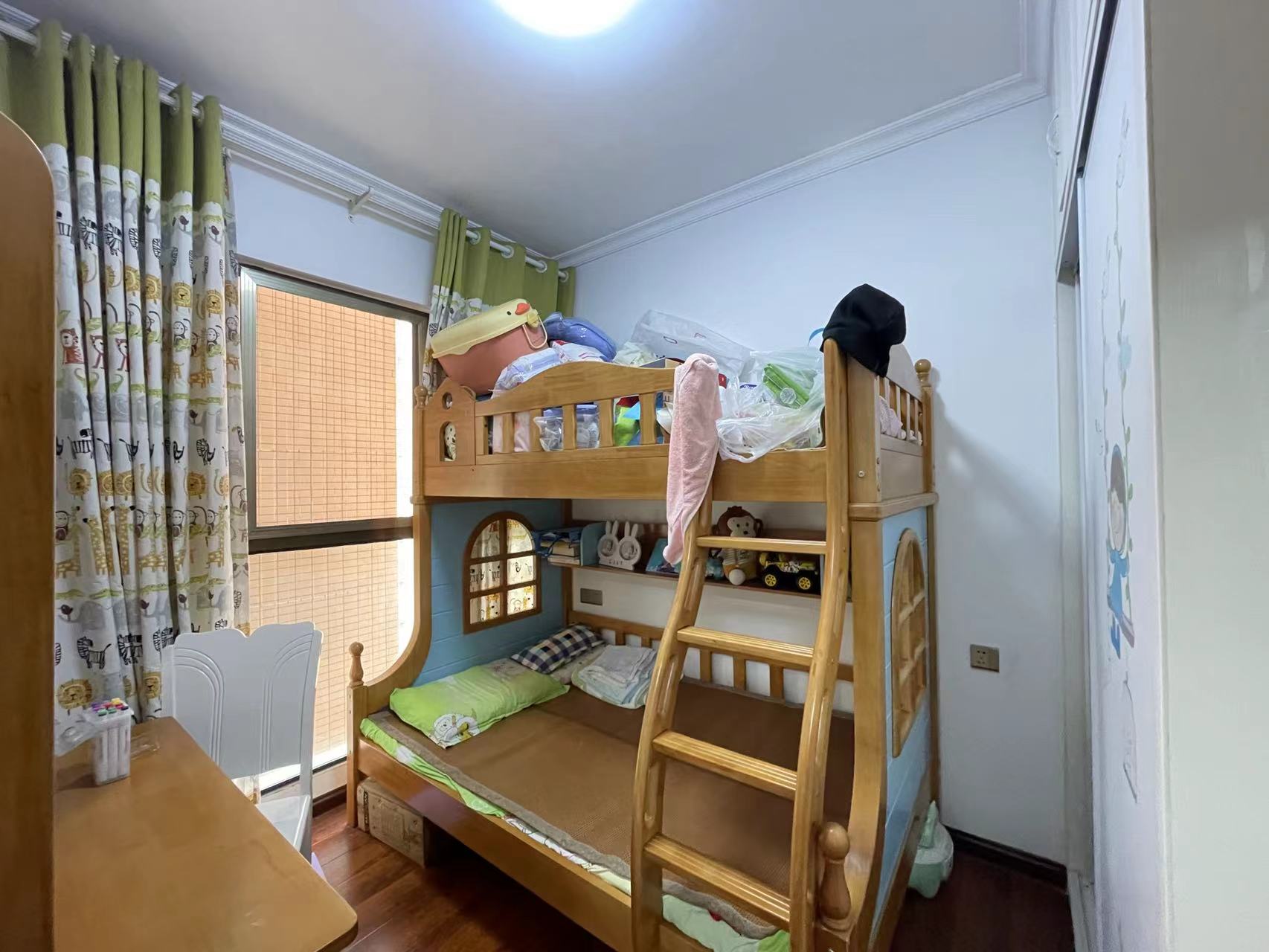 凯旋名门人民中路1006号 3室2厅1卫 68.8万 凯旋名门人民中路1006号 3室2厅1卫 68.8万客厅