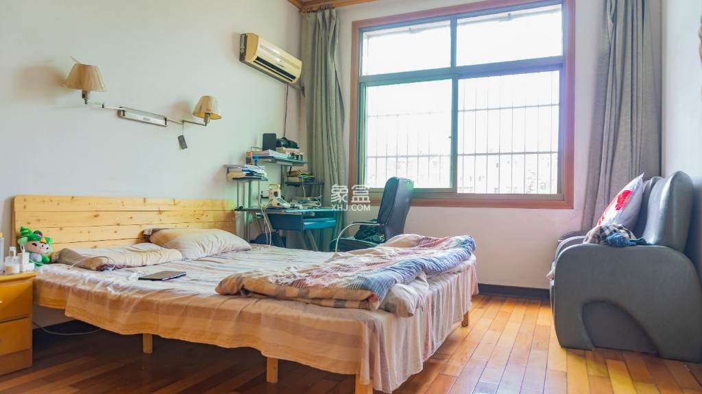 龙泰大楼(龙泰小区) 3室2厅1卫 67.8万 龙泰大楼(龙泰小区) 3室2厅1卫 67.8万客厅