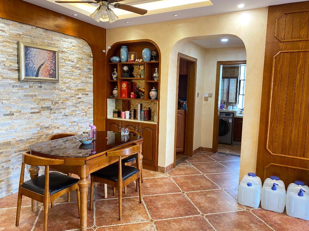 三一歌雅郡 4室2厅1卫 88.0万 三一歌雅郡 4室2厅1卫 88.0万客厅