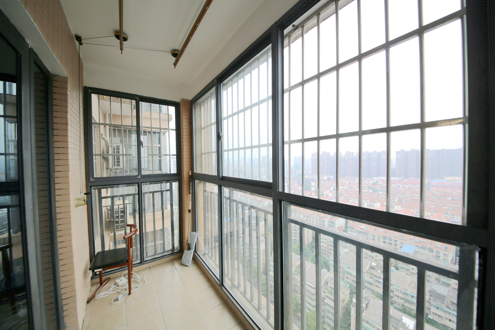 华城广场 2室2厅1卫 98.0万 华城广场 2室2厅1卫 98.0万阳台