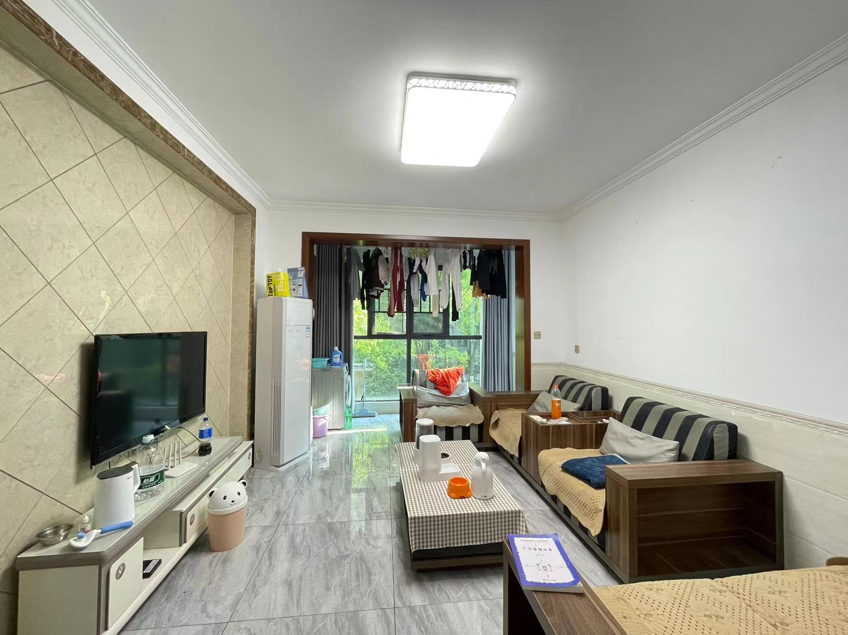 泰山公馆 2室2厅1卫 56.8万 泰山公馆 2室2厅1卫 56.8万客厅