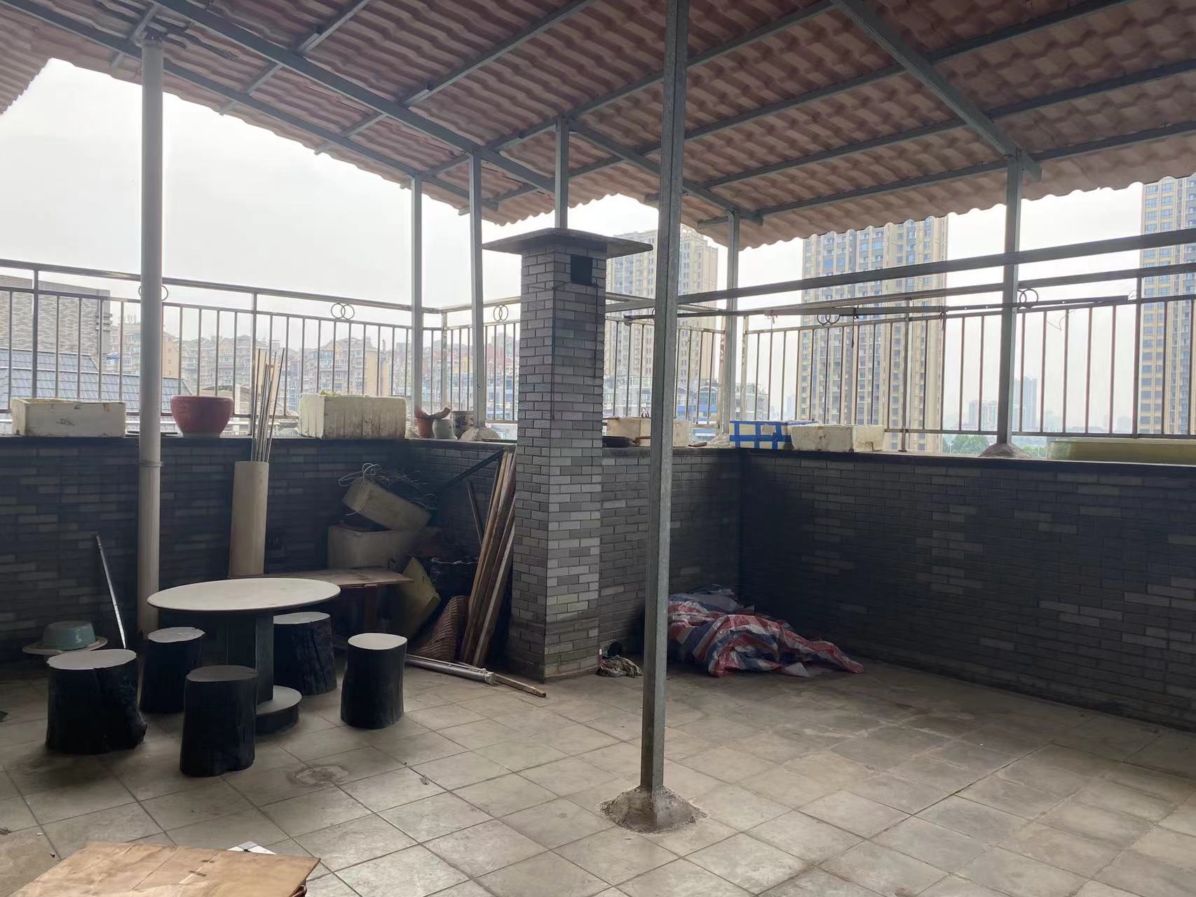 海创明珠花园 5室2厅2卫 80.0万 海创明珠花园 5室2厅2卫 80.0万客厅