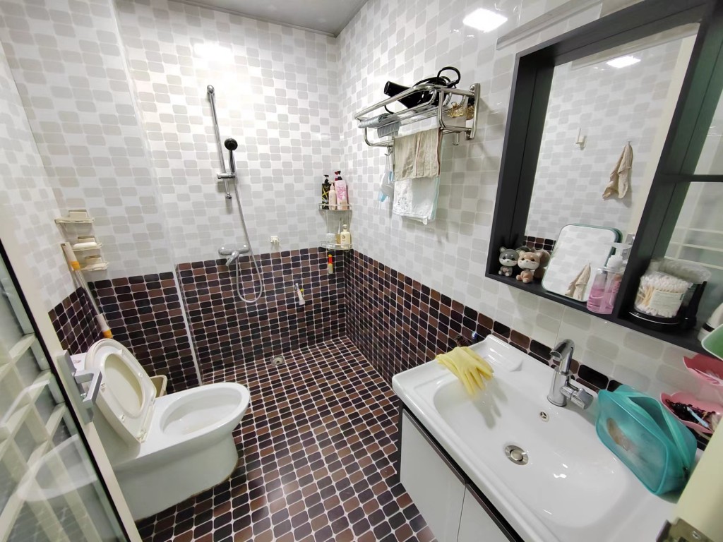 九九华帝  1室1厅1卫    37.8万 九九华帝  1室1厅1卫    37.8万客厅