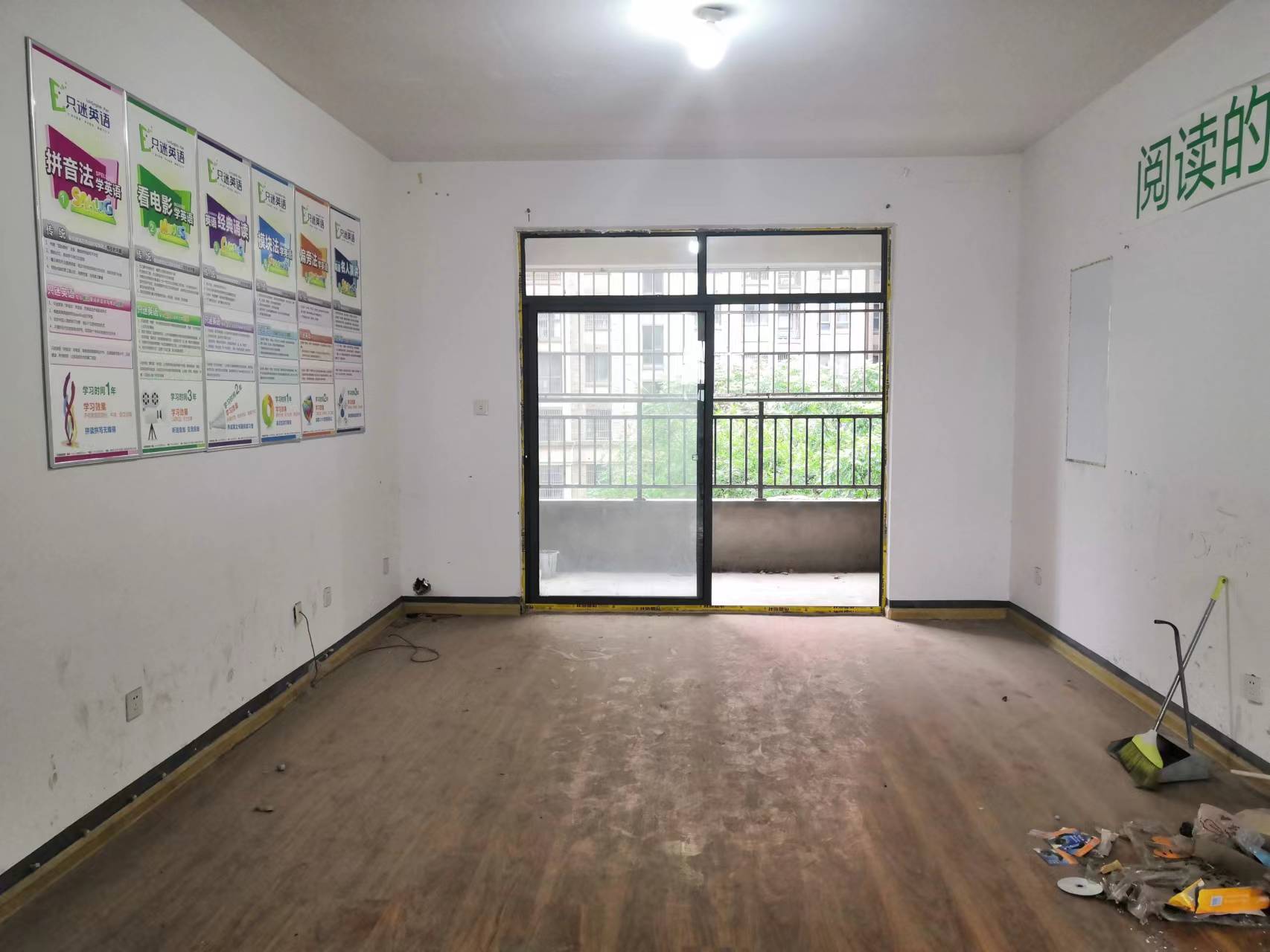 尚格名城万家理想  3室2厅2卫    60.8万 尚格名城万家理想  3室2厅2卫    60.8万客厅