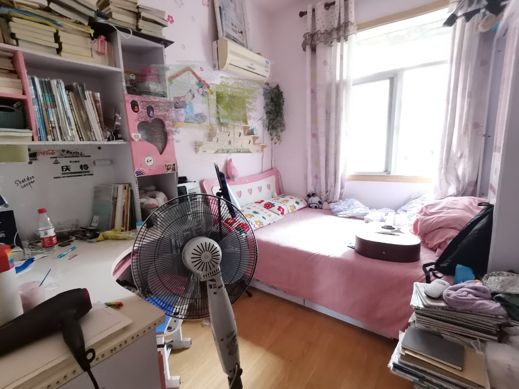 八角亭 3室2厅1卫 45.0万 八角亭 3室2厅1卫 45.0万客厅