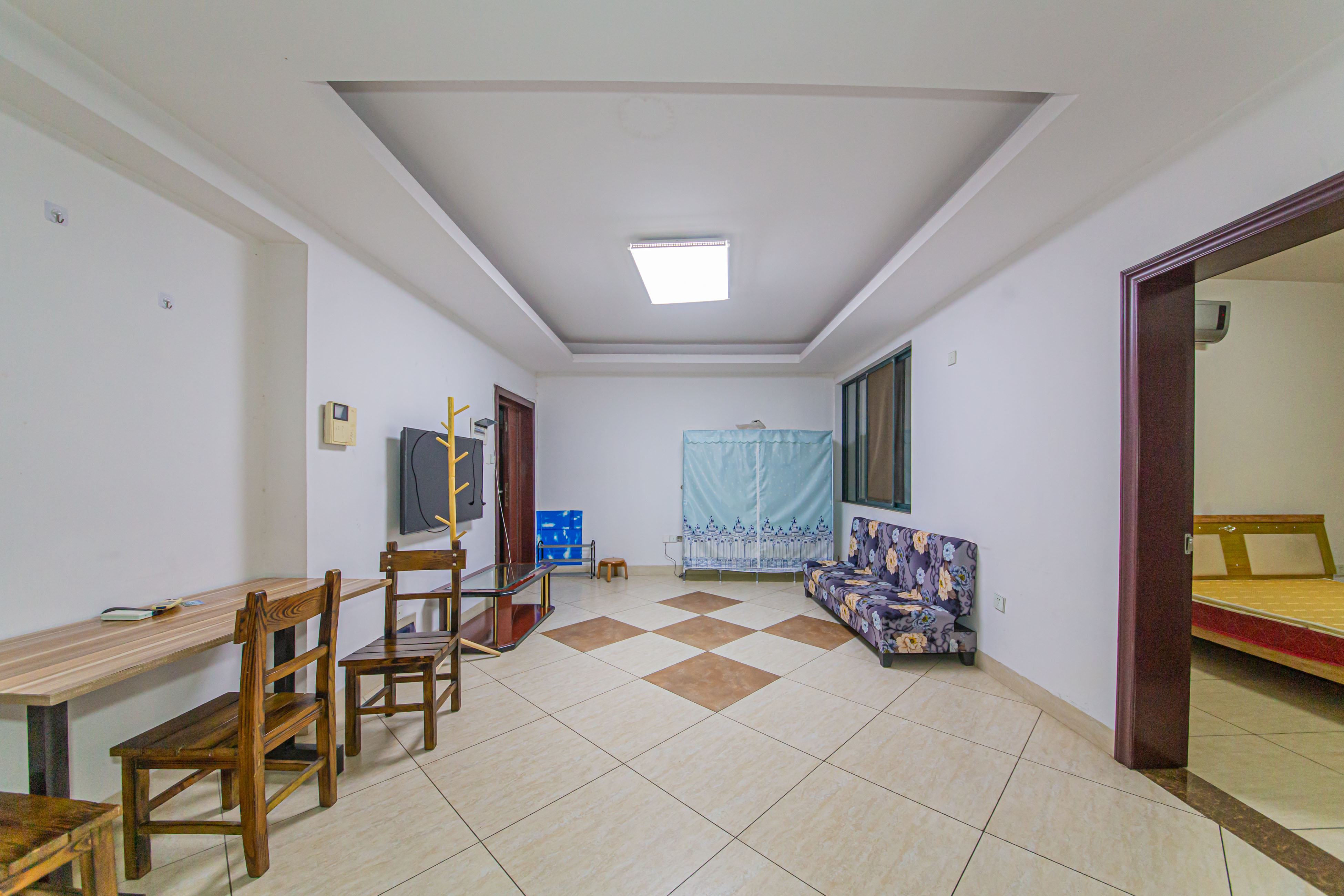 天城湖光山色  2室2厅1卫    85.0万 天城湖光山色  2室2厅1卫    85.0万客厅