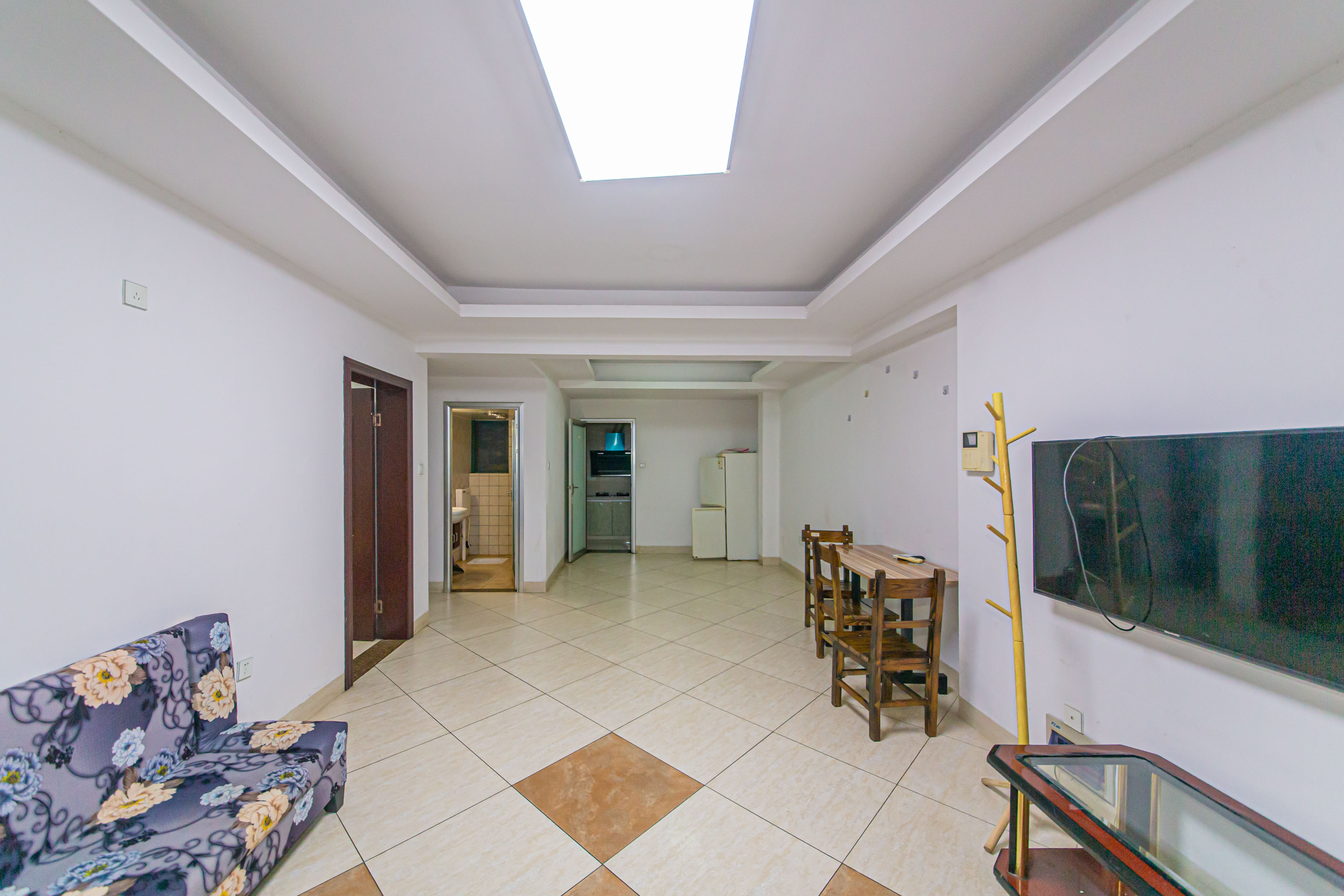 天城湖光山色  2室2厅1卫    85.0万 天城湖光山色  2室2厅1卫    85.0万客厅