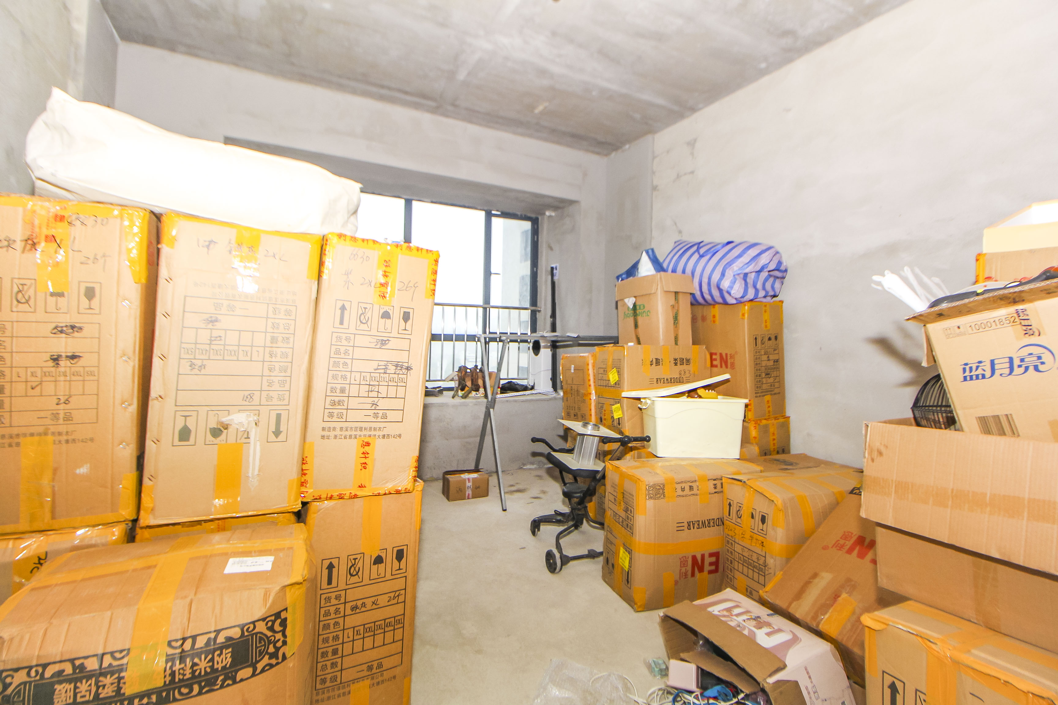 洋湖时代  1室1厅1卫   30.00万其他