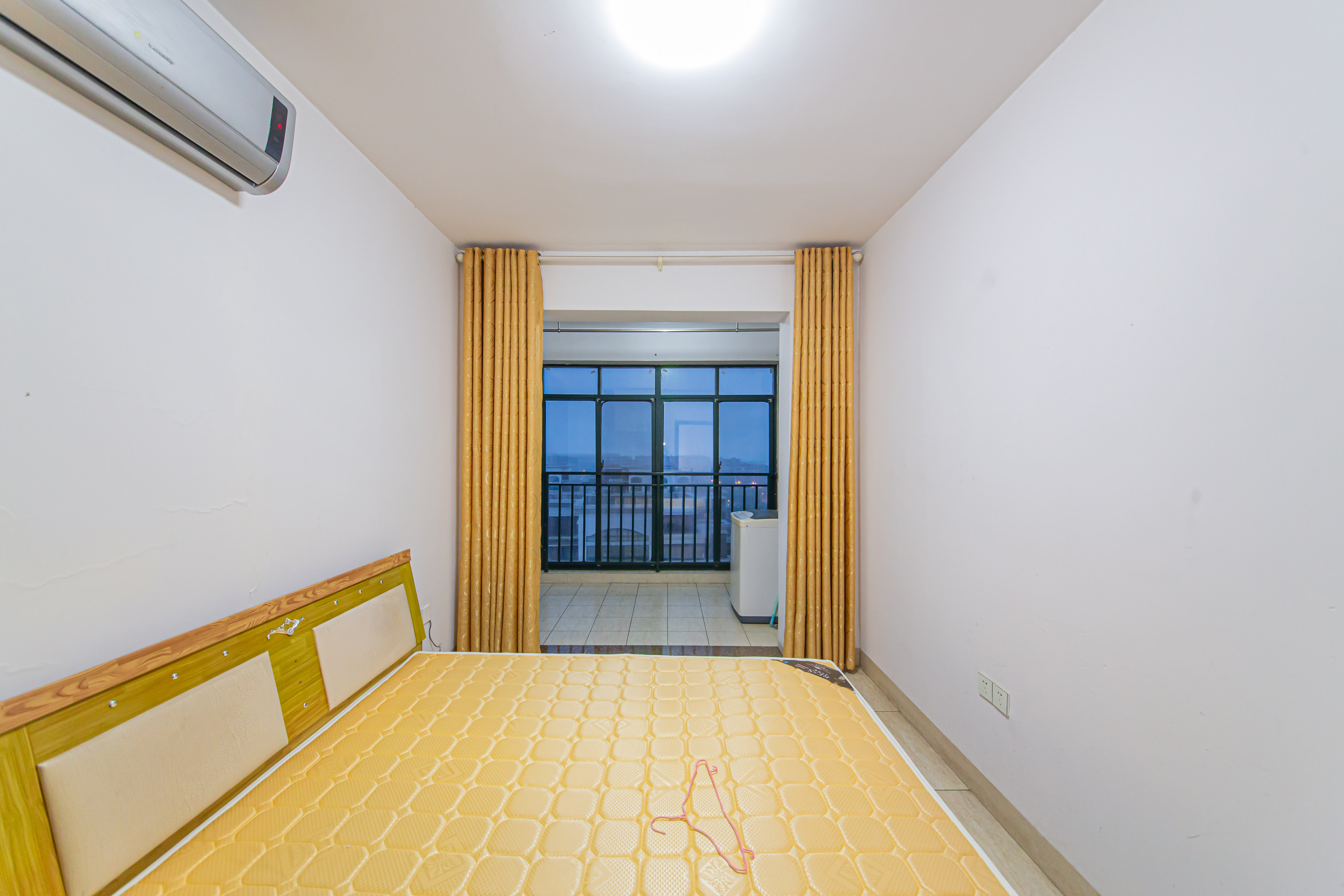 天城湖光山色  2室2厅1卫    85.0万 天城湖光山色  2室2厅1卫    85.0万卧室