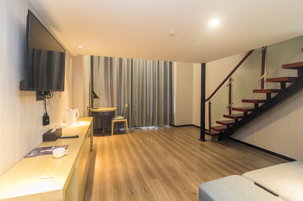 MOMA当代广场 1室1厅1卫 34.98万 MOMA当代广场 1室1厅1卫 34.98万客厅