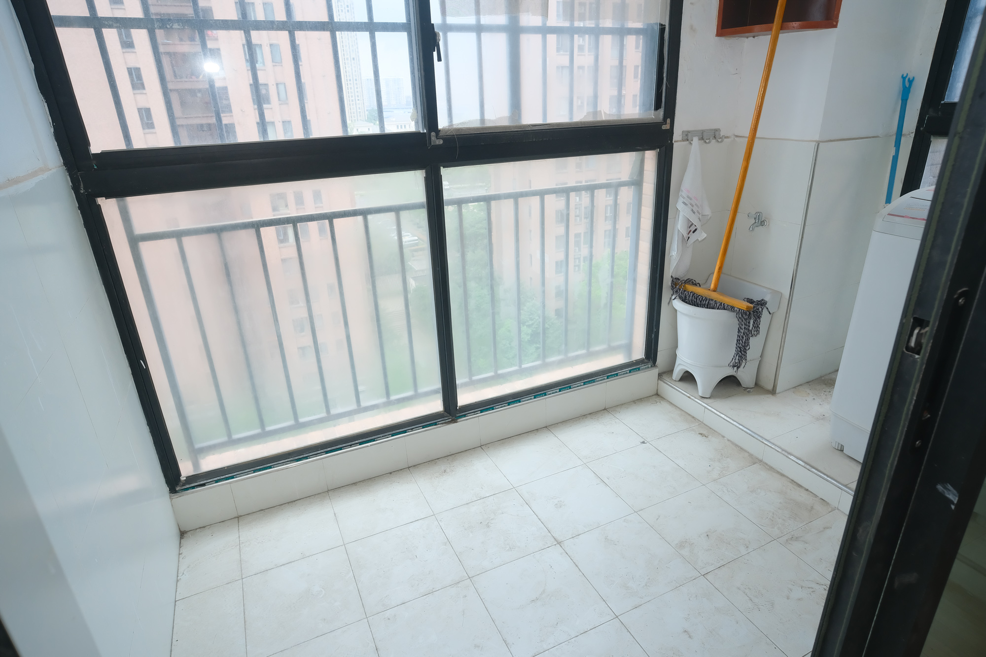 三一街区  2室2厅1卫   75.00万阳台