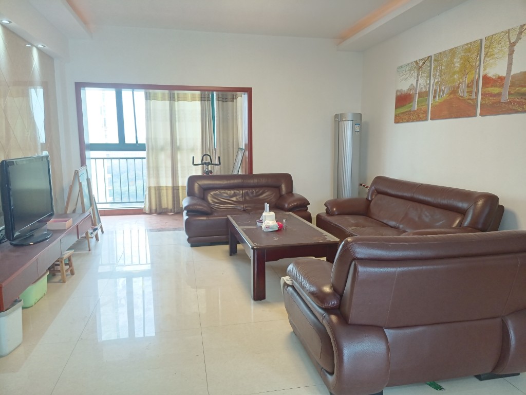 经世皇城 3室2厅2卫 100.0万 经世皇城 3室2厅2卫 100.0万客厅