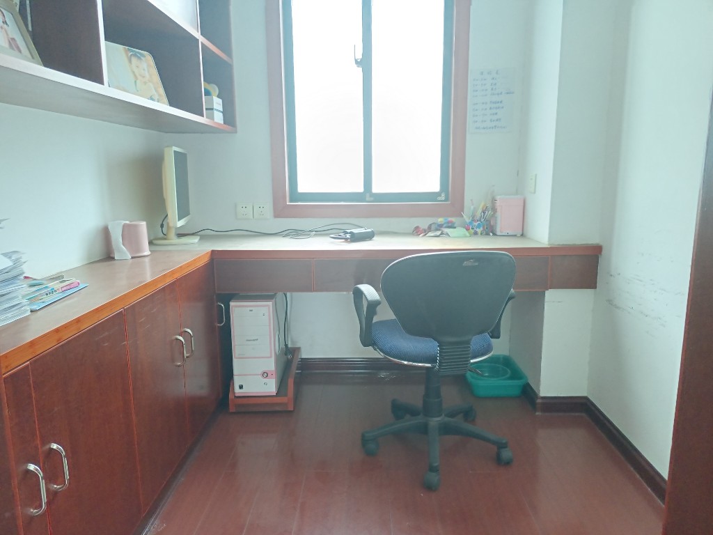 经世皇城 3室2厅2卫 100.0万 经世皇城 3室2厅2卫 100.0万客厅