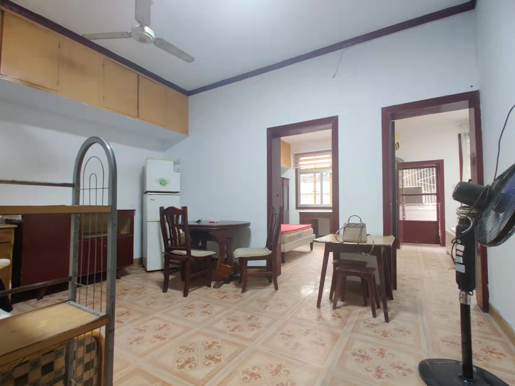 操坪社区  2室1厅1卫    27.8万 操坪社区  2室1厅1卫    27.8万客厅