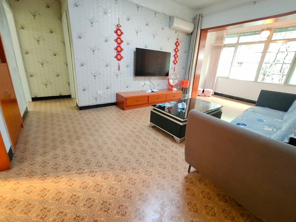 天鹅花园 2室1厅1卫 29.5万 天鹅花园 2室1厅1卫 29.5万客厅