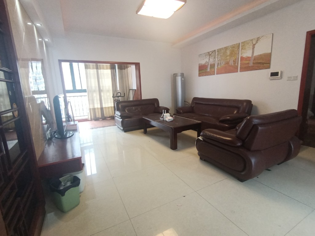 经世皇城 3室2厅2卫 100.0万 经世皇城 3室2厅2卫 100.0万客厅