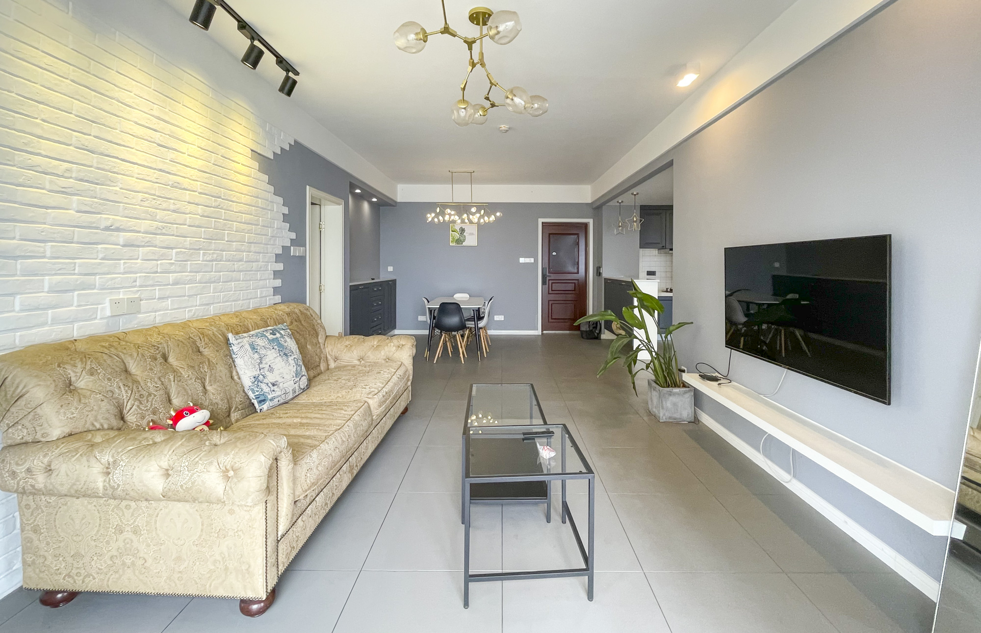 世茂外滩里(世茂铂翠湾三期) 3室2厅1卫 195.0万 世茂外滩里(世茂铂翠湾三期) 3室2厅1卫 195.0万客厅