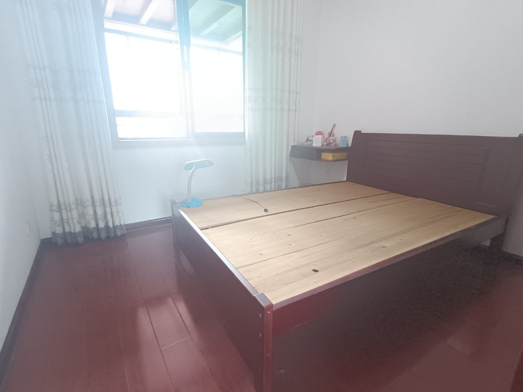 经世皇城 3室2厅2卫 100.0万 经世皇城 3室2厅2卫 100.0万客厅