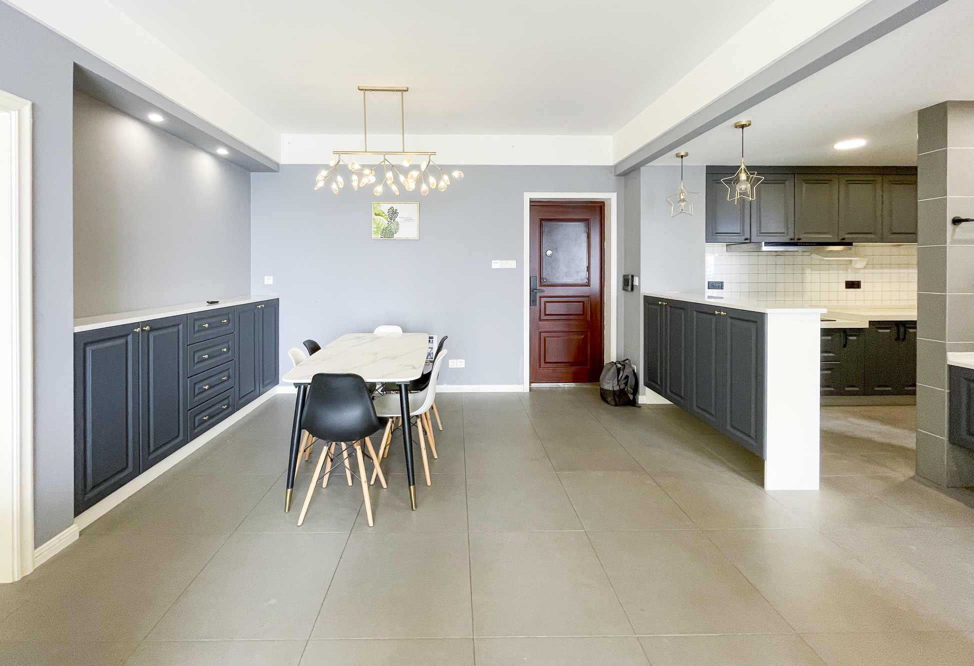 世茂外滩里(世茂铂翠湾三期) 3室2厅1卫 195.0万 世茂外滩里(世茂铂翠湾三期) 3室2厅1卫 195.0万客厅