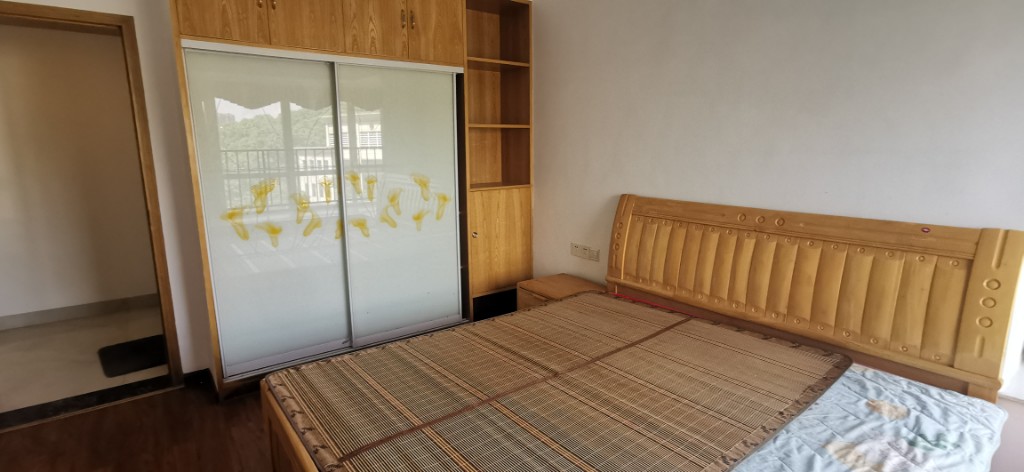 美的城二期 3室2厅1卫 85.0万 美的城二期 3室2厅1卫 85.0万客厅