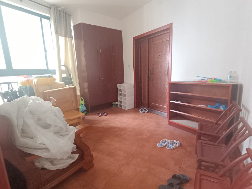 经世皇城 3室2厅2卫 100.0万 经世皇城 3室2厅2卫 100.0万客厅