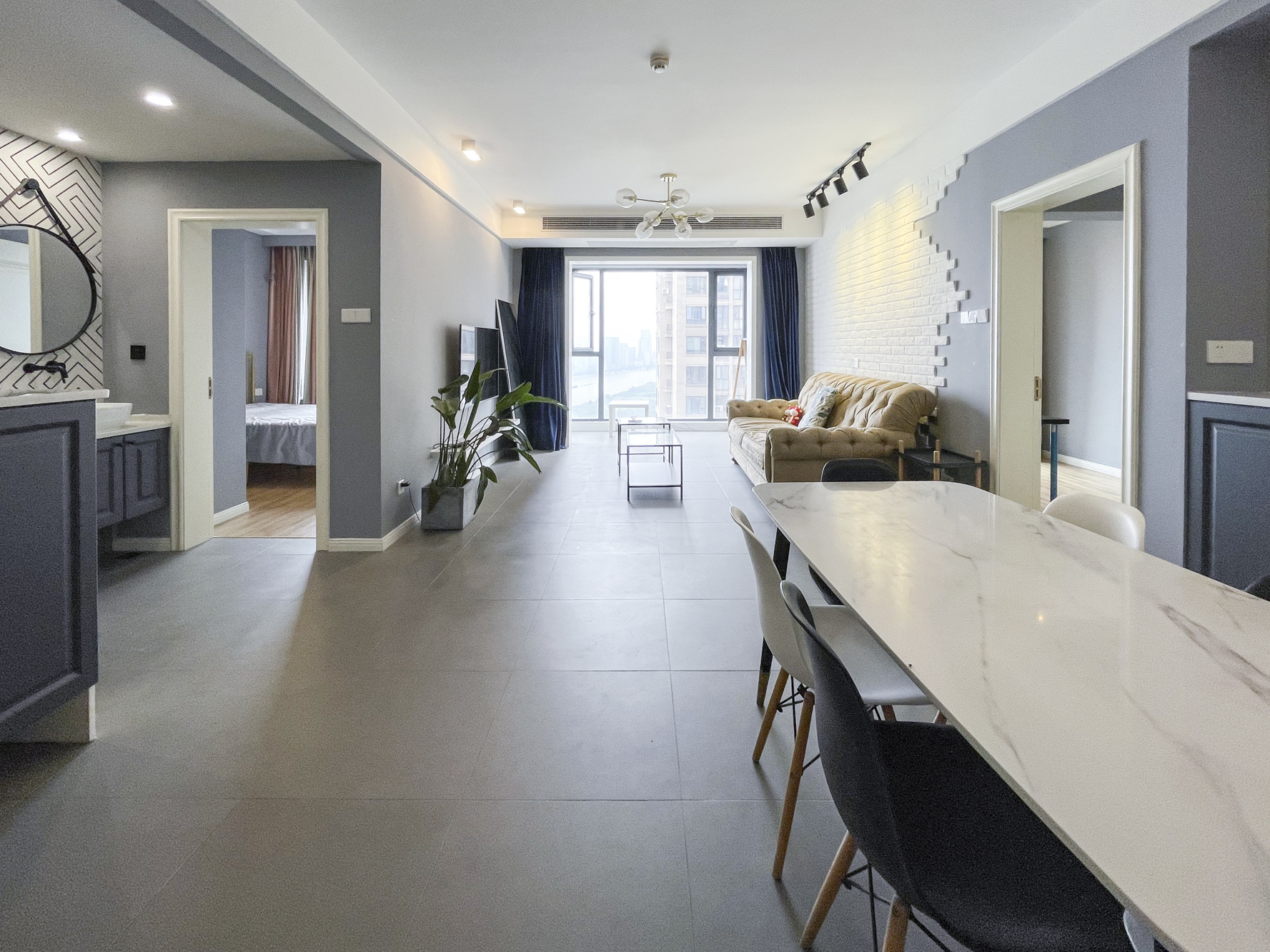 世茂外滩里(世茂铂翠湾三期) 3室2厅1卫 195.0万 世茂外滩里(世茂铂翠湾三期) 3室2厅1卫 195.0万客厅