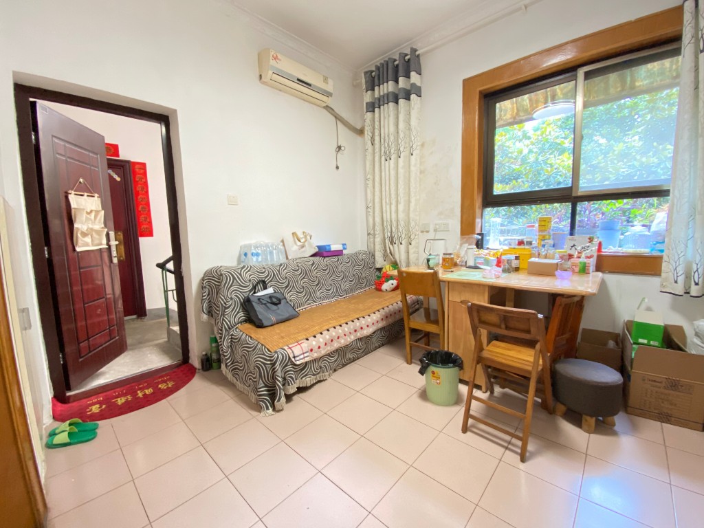 果园区 2室2厅1卫 20.0万 果园区 2室2厅1卫 20.0万客厅