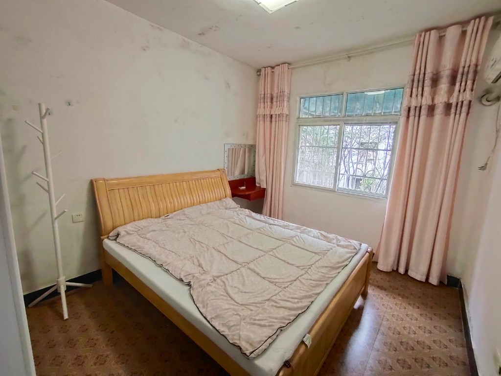 天鹅花园 2室1厅1卫 29.5万 天鹅花园 2室1厅1卫 29.5万客厅