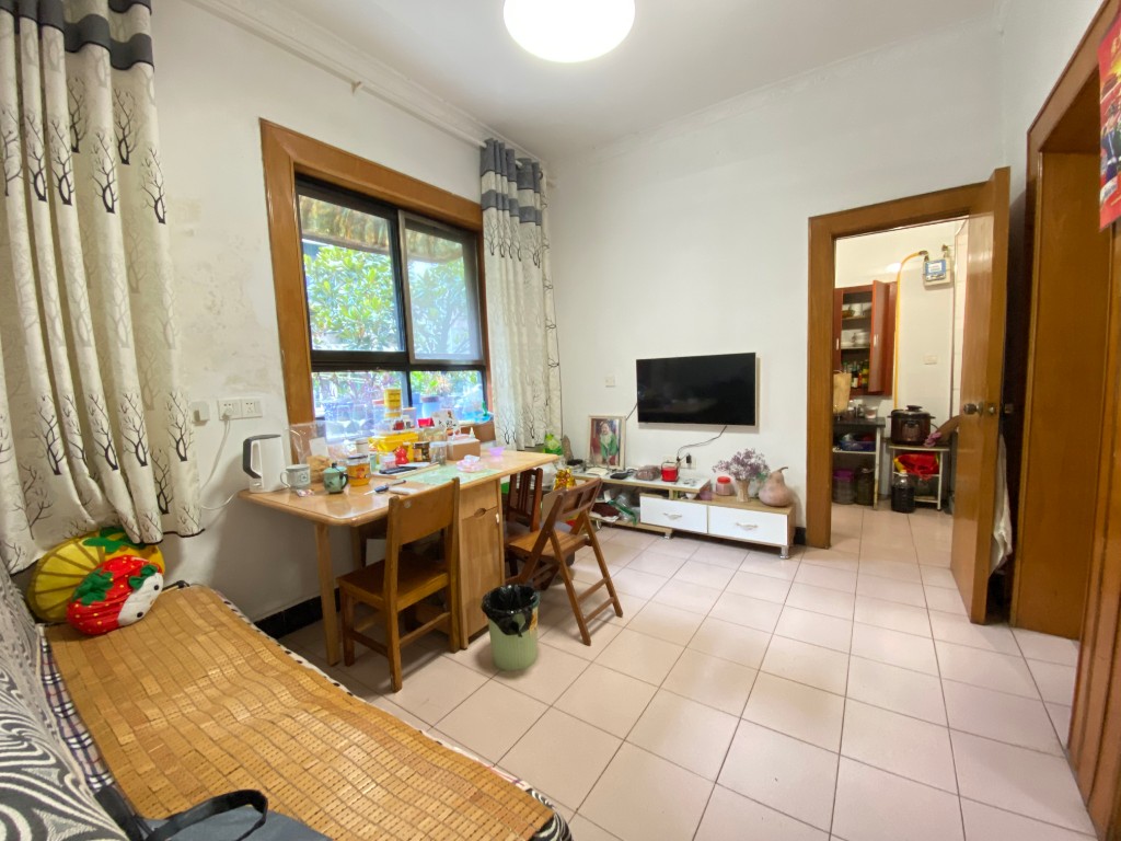 果园区 2室2厅1卫 20.0万 果园区 2室2厅1卫 20.0万客厅