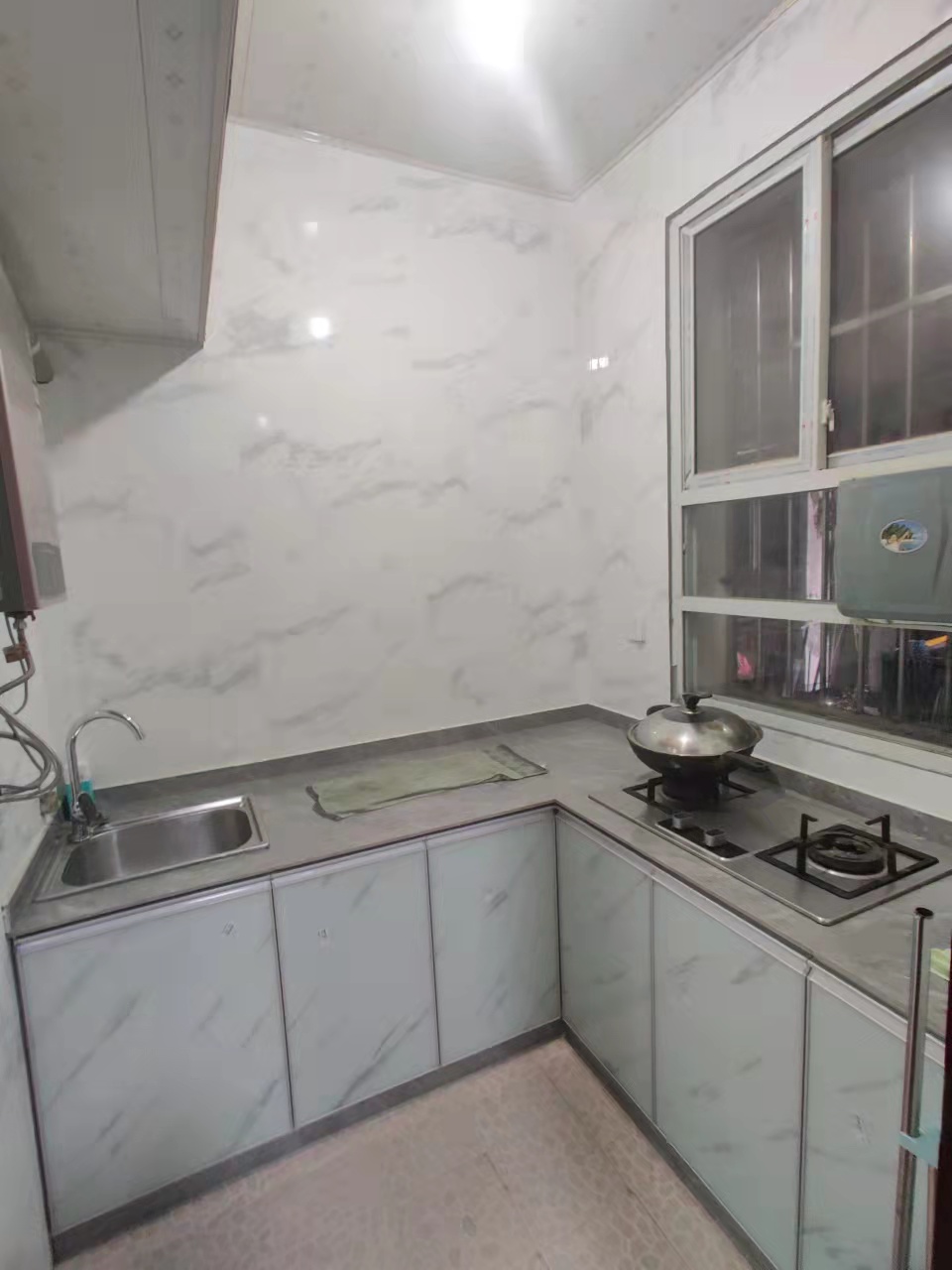 操坪社区  2室1厅1卫    27.8万 操坪社区  2室1厅1卫    27.8万客厅