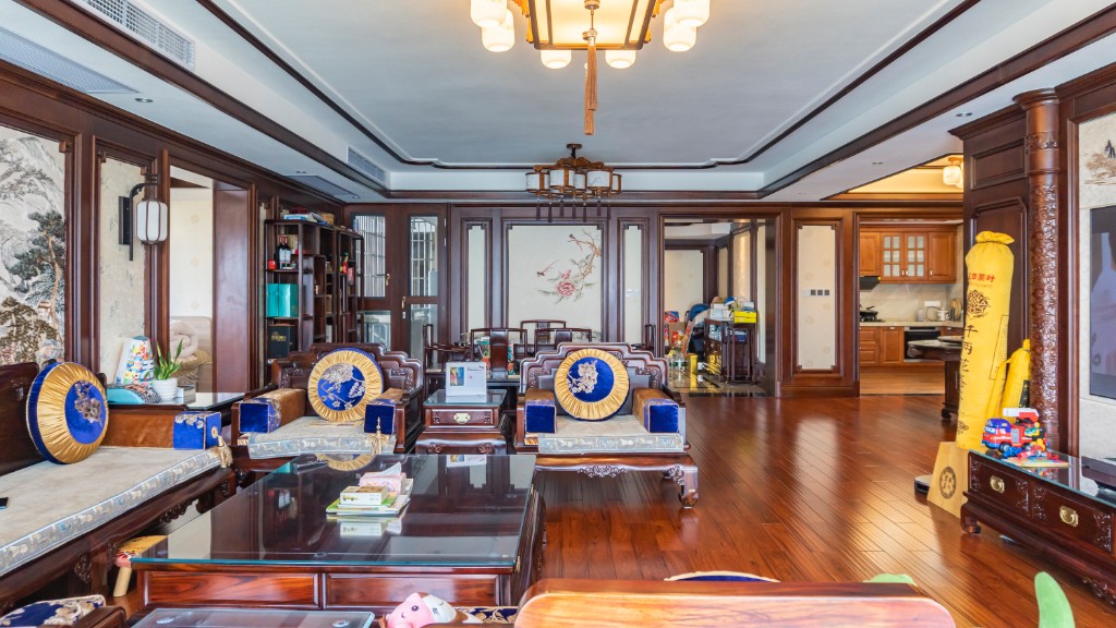 梓湖观邸 5室2厅3卫 368.0万 梓湖观邸 5室2厅3卫 368.0万客厅