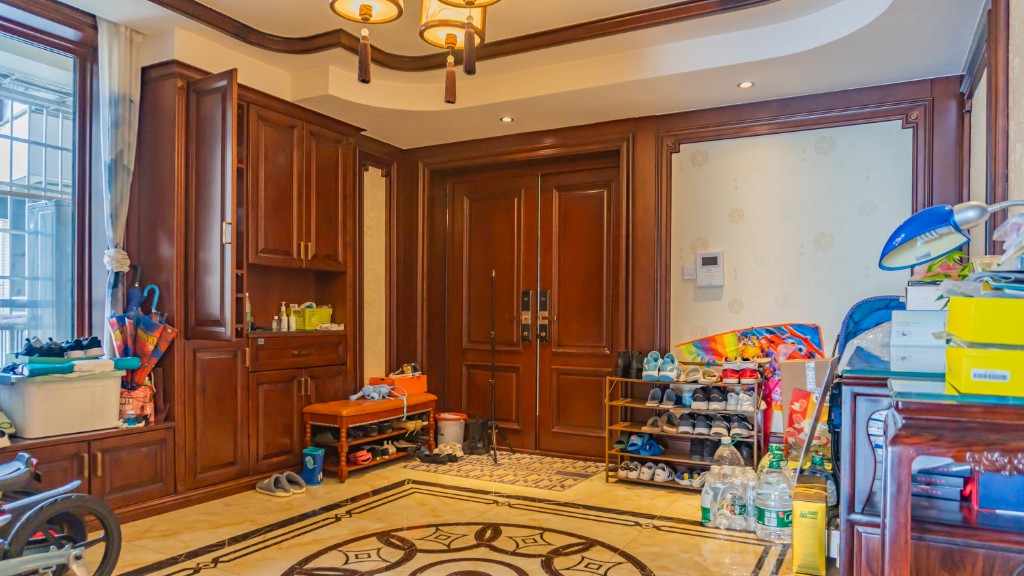 梓湖观邸 5室2厅3卫 368.0万 梓湖观邸 5室2厅3卫 368.0万客厅