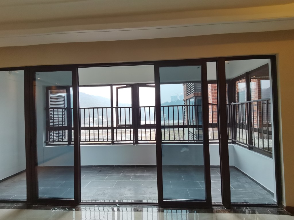 翡翠公园(北大资源) 4室2厅2卫 112.0万 翡翠公园(北大资源) 4室2厅2卫 112.0万客厅