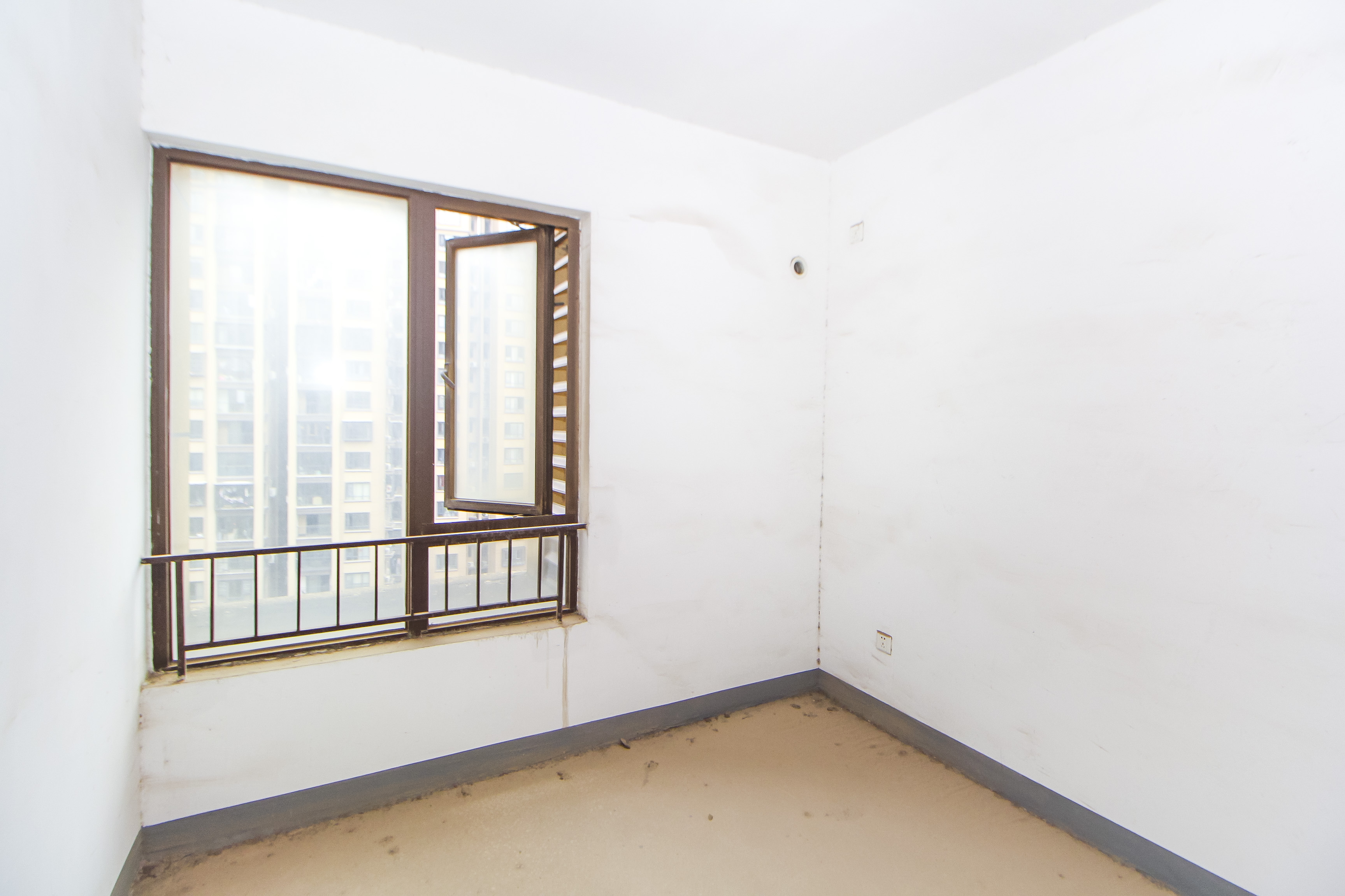 华润橡树湾  3室2厅2卫    112.0万其他