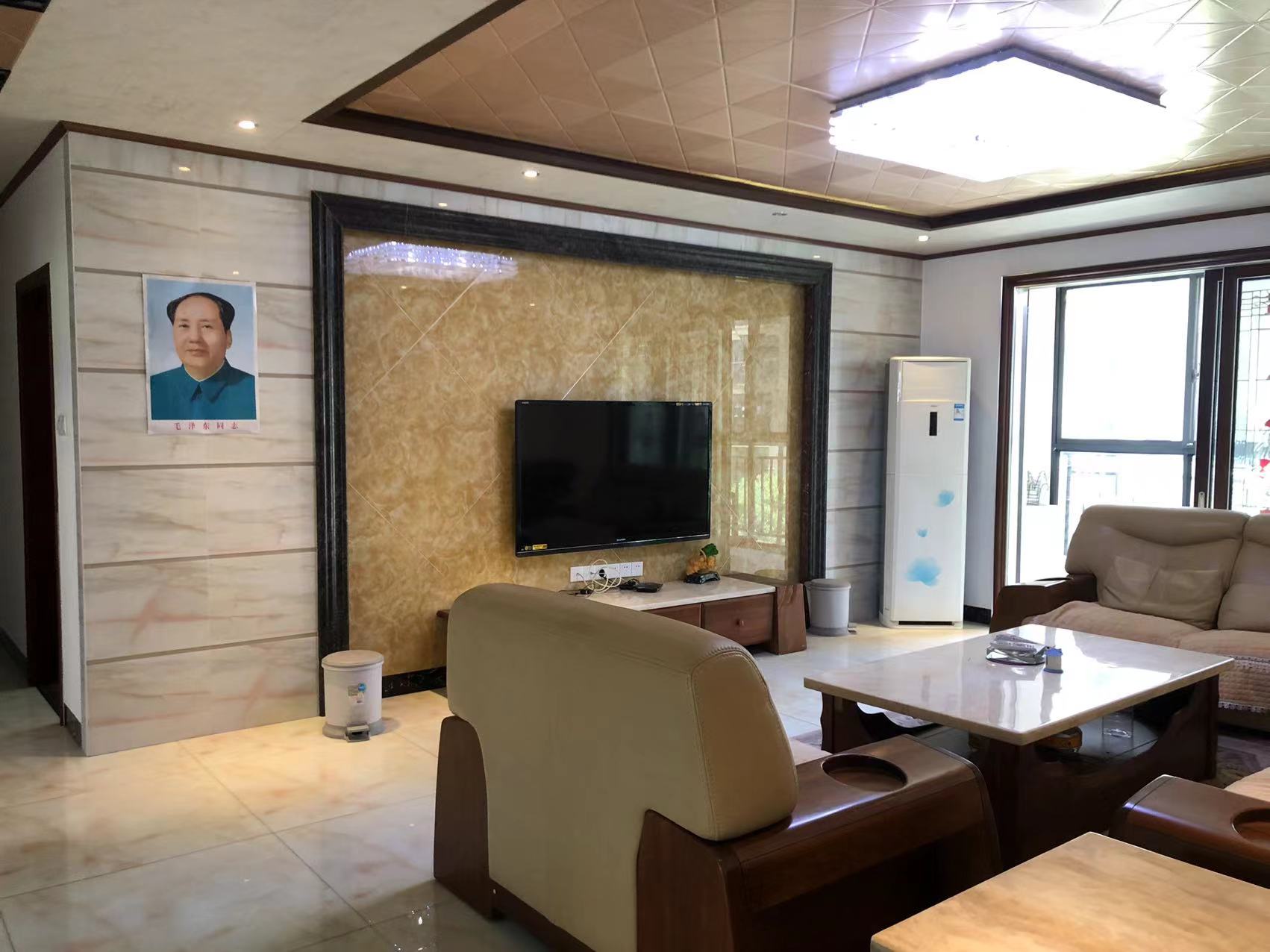 龙腾国际 5室2厅1卫 123.0万 龙腾国际 5室2厅1卫 123.0万客厅