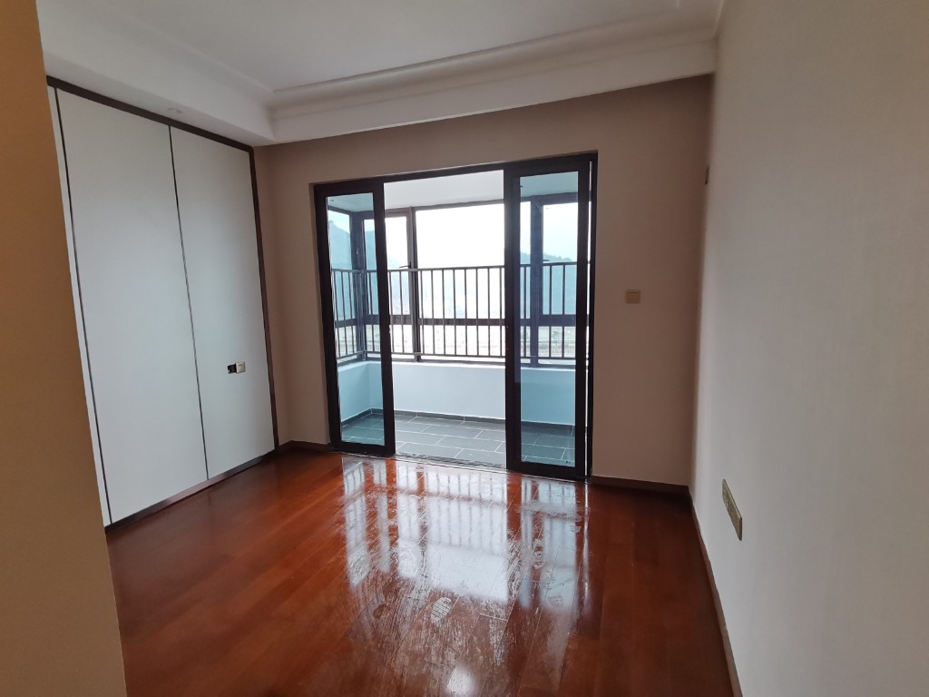 翡翠公园(北大资源) 4室2厅2卫 112.0万 翡翠公园(北大资源) 4室2厅2卫 112.0万客厅