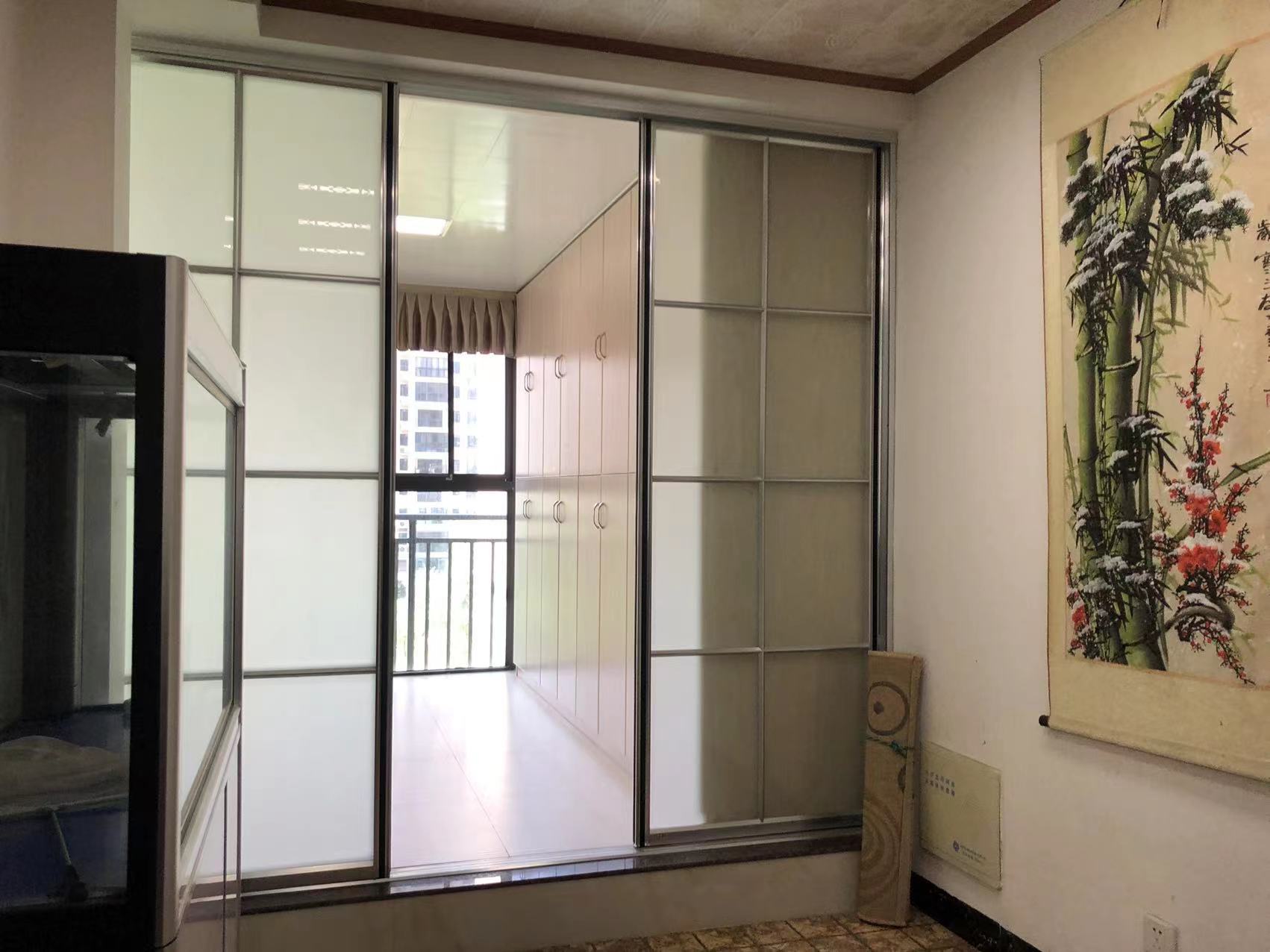 龙腾国际 5室2厅1卫 123.0万 龙腾国际 5室2厅1卫 123.0万客厅