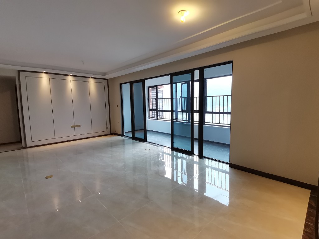 翡翠公园(北大资源) 4室2厅2卫 112.0万 翡翠公园(北大资源) 4室2厅2卫 112.0万客厅