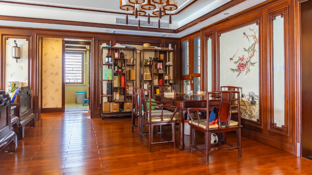 梓湖观邸 5室2厅3卫 368.0万 梓湖观邸 5室2厅3卫 368.0万客厅