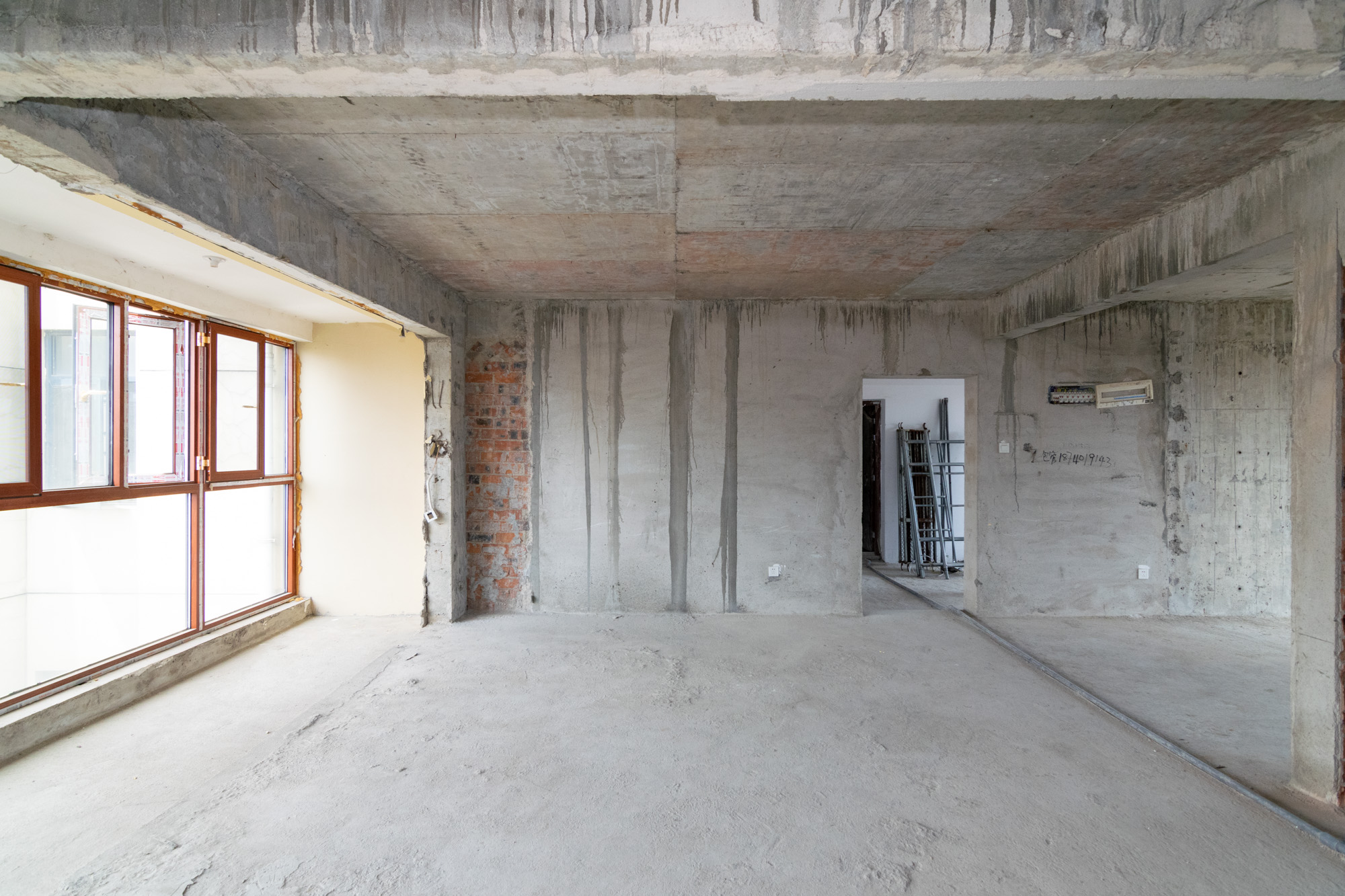 珠江东方明珠(新地东方明珠)三期 6室2厅2卫 156.0万 珠江东方明珠(新地东方明珠)三期 6室2厅2卫 156.0万客厅