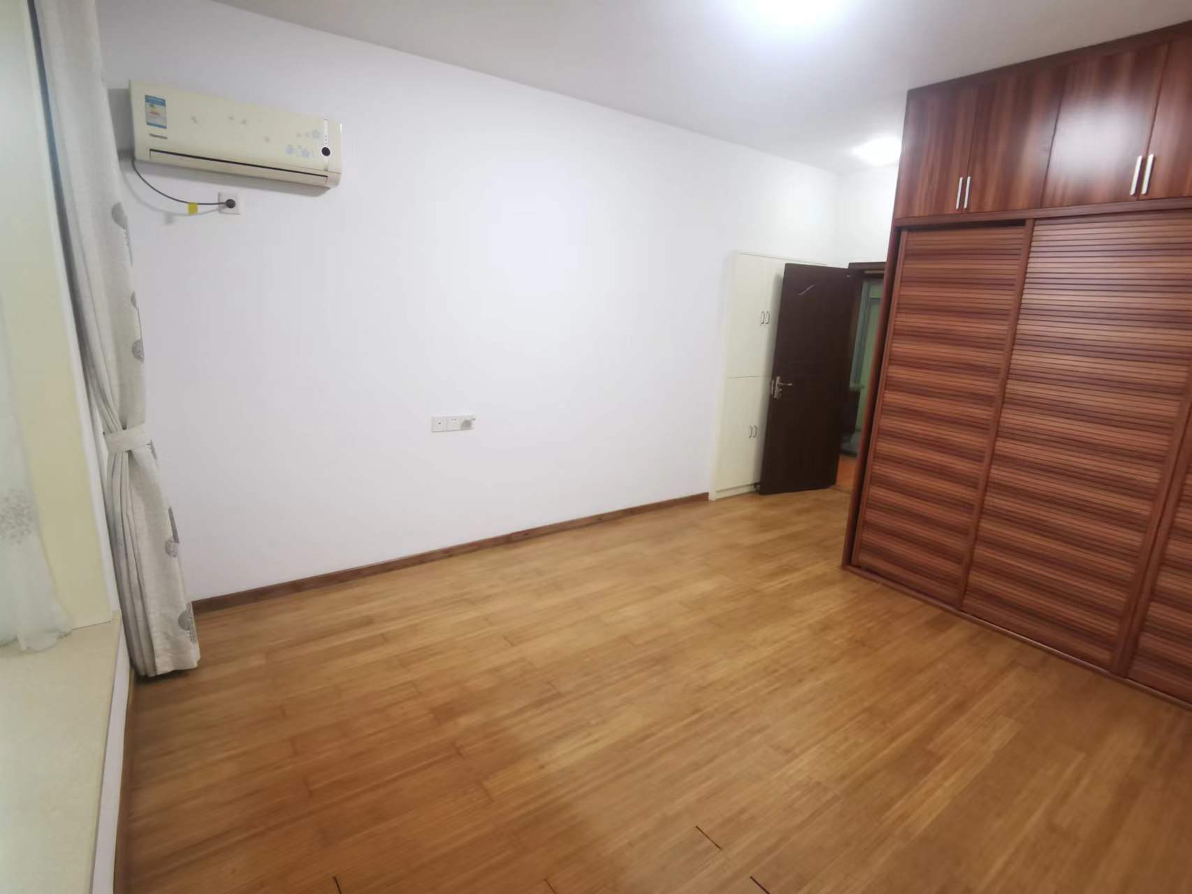 玫瑰名城丁香苑 3室2厅2卫 40.0万 玫瑰名城丁香苑 3室2厅2卫 40.0万客厅